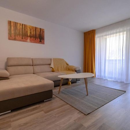 Transylvanian Apt. w/ lrg. terrace&parking - KarpatenHaus Brașov Exterior foto