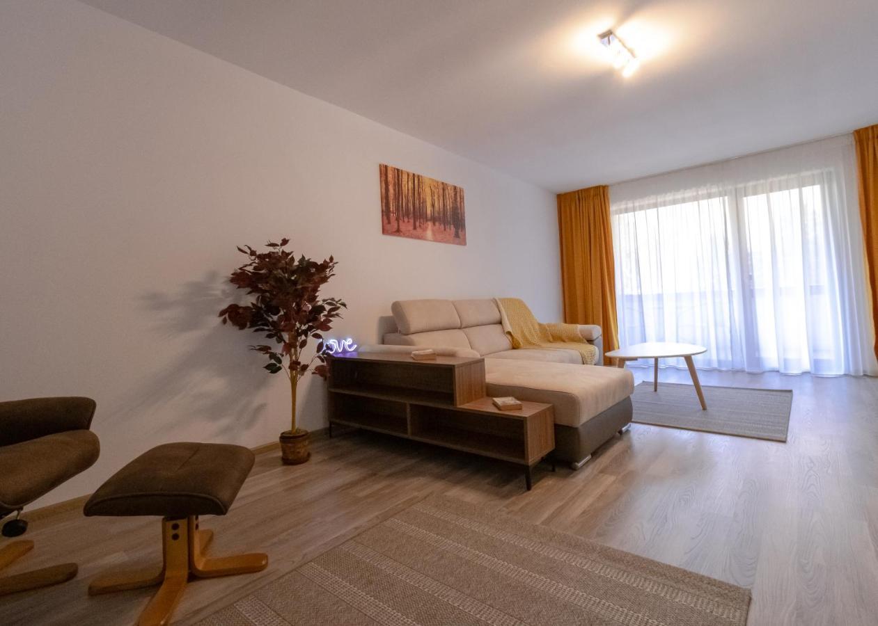 Transylvanian Apt. w/ lrg. terrace&parking - KarpatenHaus Brașov Exterior foto