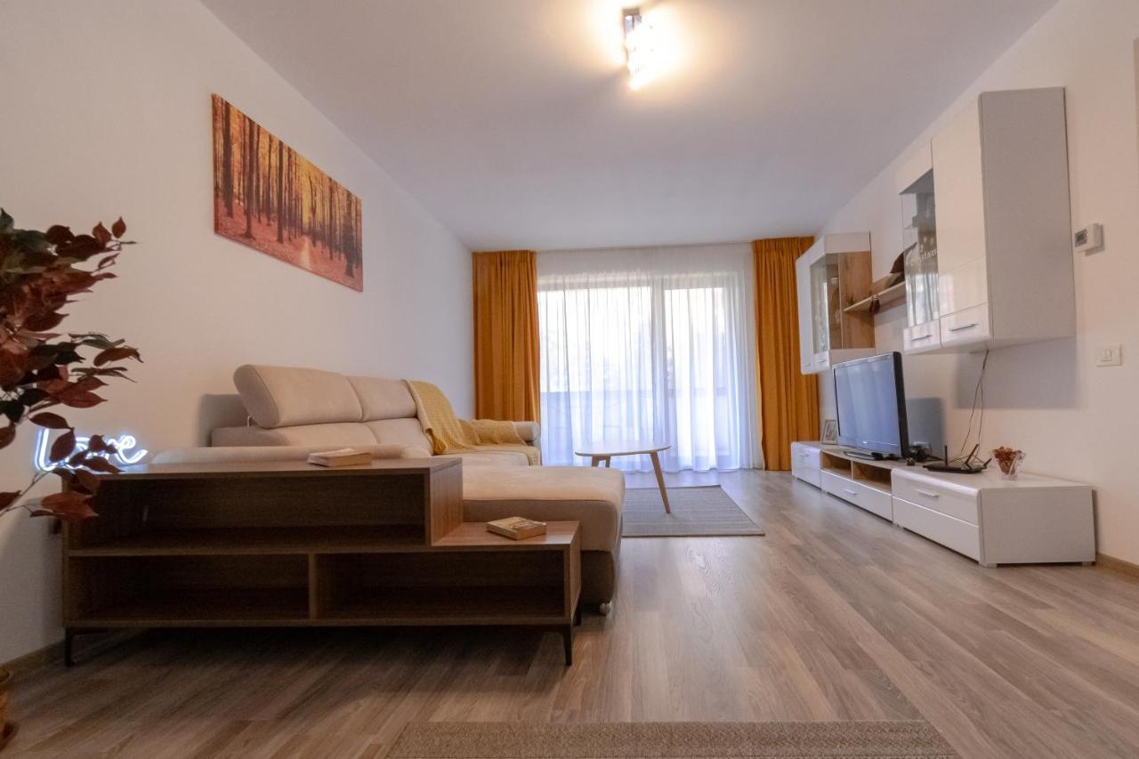 Transylvanian Apt. w/ lrg. terrace&parking - KarpatenHaus Brașov Exterior foto